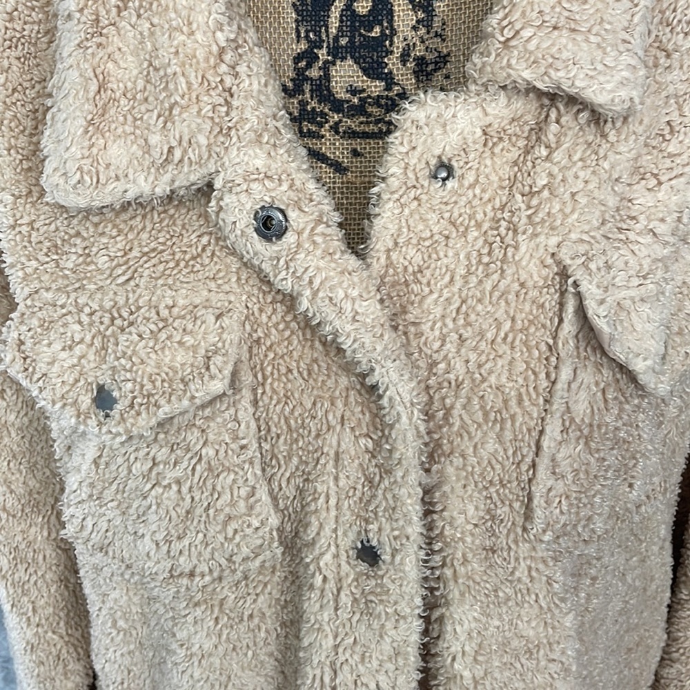 C’EST TOI Fuzzy Snap Jacket - Picture 2 of 6
